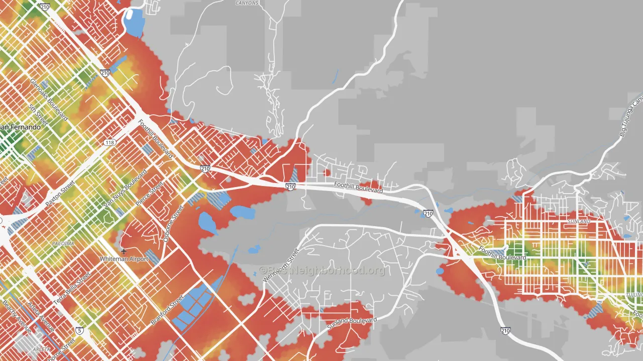 Walk Grade map of Lakeview Terrace, Sylmar, CA, walkable areas in green and car-dependent areas in red