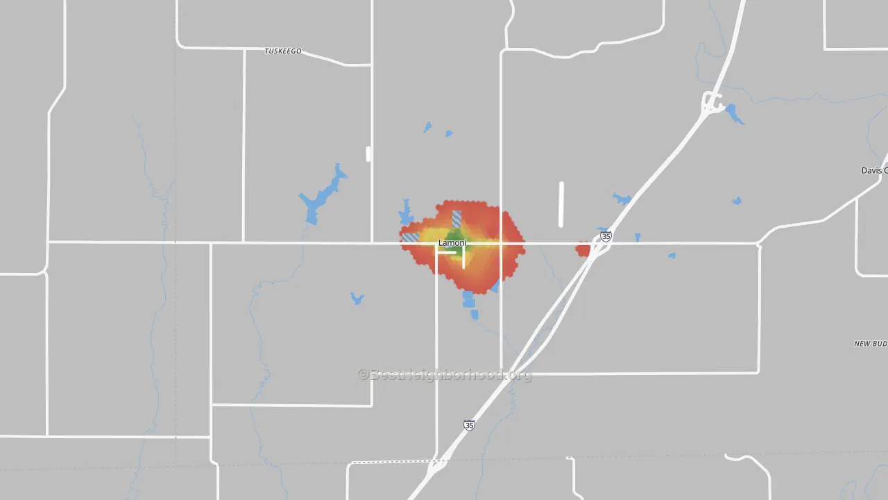 Walk Grade map of Lamoni, IA, walkable areas in green and car-dependent areas in red