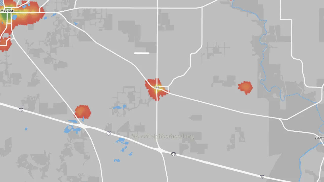 Walk Grade map of Lee, FL, walkable areas in green and car-dependent areas in red