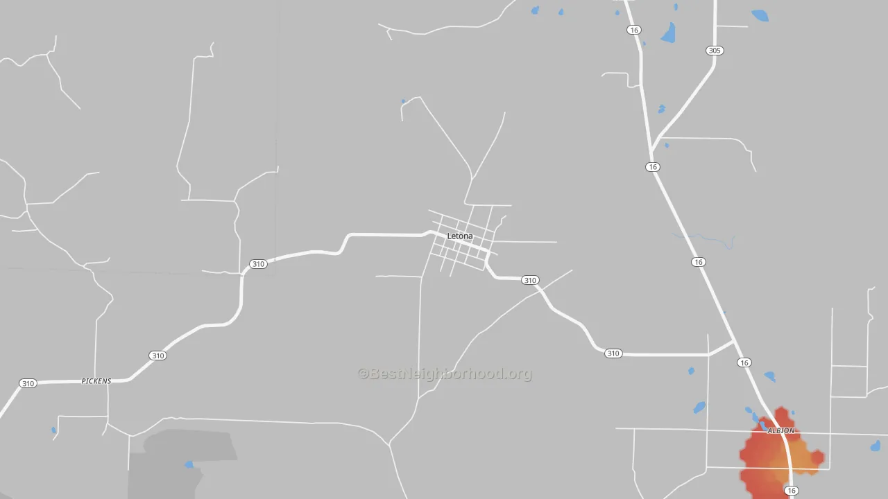Walk Grade map of Letona, AR, walkable areas in green and car-dependent areas in red