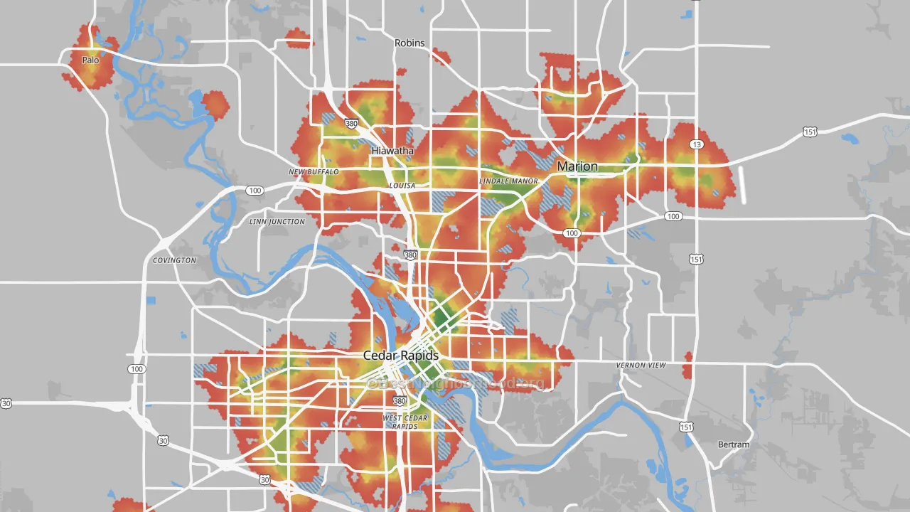 Walk Grade map of Linn County, IA, walkable areas in green and car-dependent areas in red