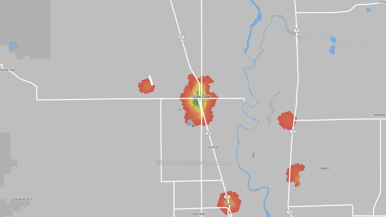 Walk Grade map of Live Oak, CA, walkable areas in green and car-dependent areas in red