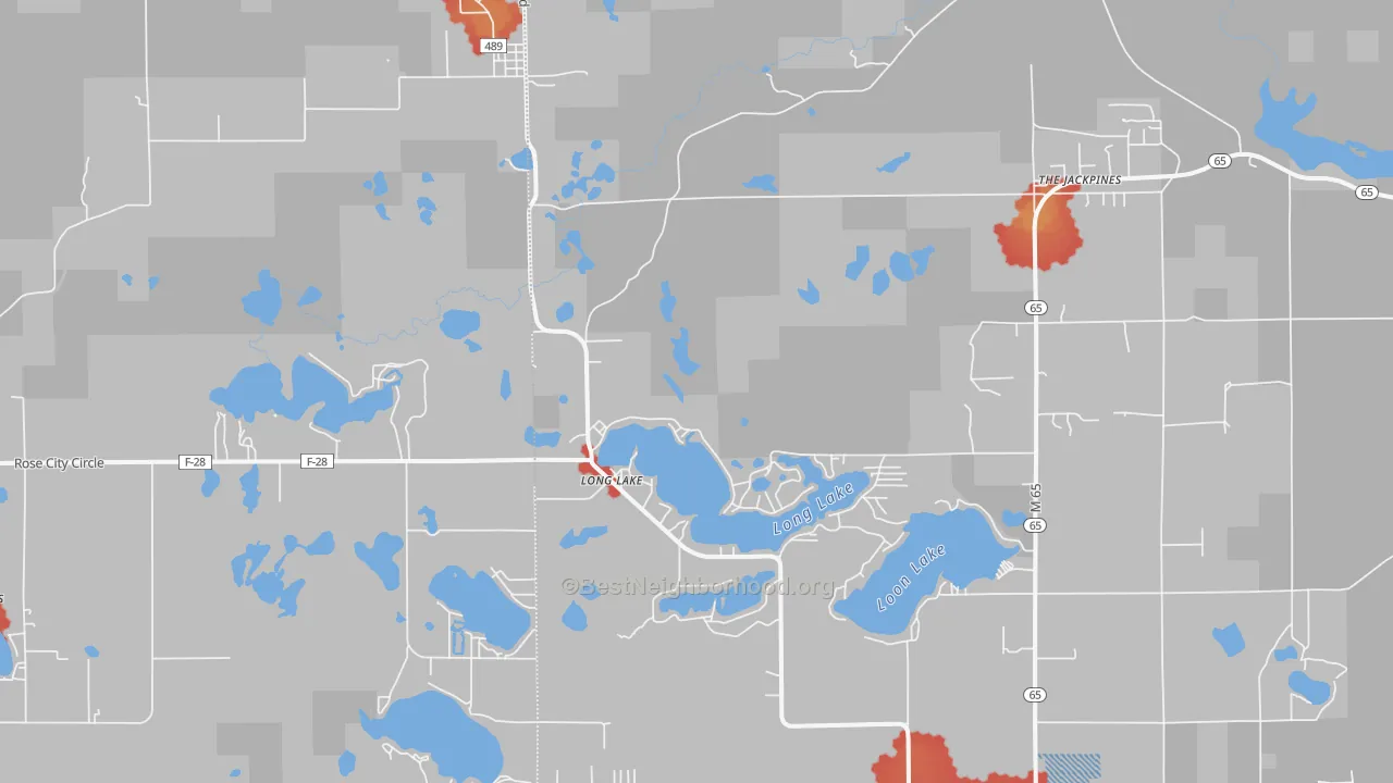 Walk Grade map of Long Lake, MI, walkable areas in green and car-dependent areas in red