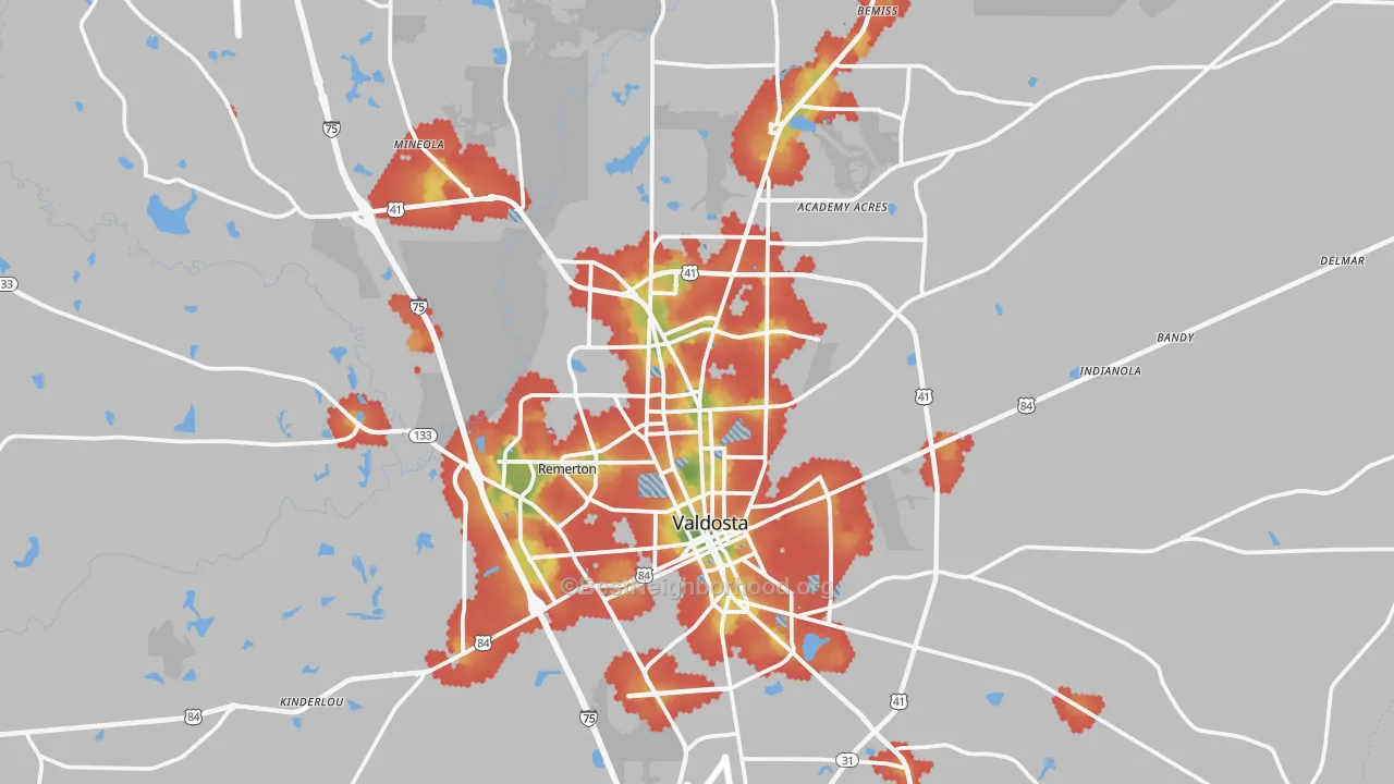 Walk Grade map of Lowndes County, GA, walkable areas in green and car-dependent areas in red