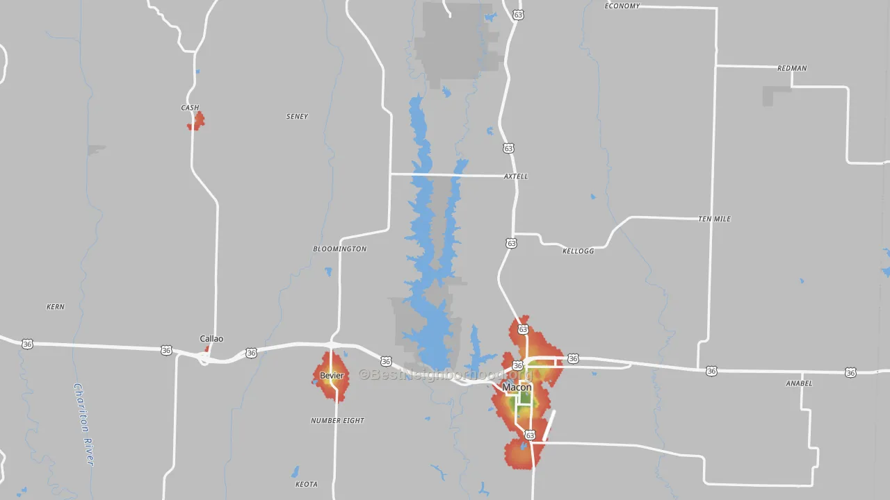 Walk Grade map of Macon County, MO, walkable areas in green and car-dependent areas in red