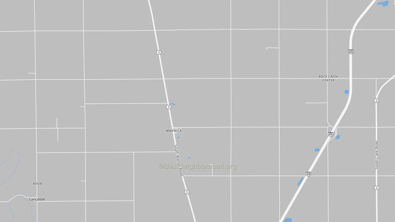 Walk Grade map of Majenica, IN, walkable areas in green and car-dependent areas in red