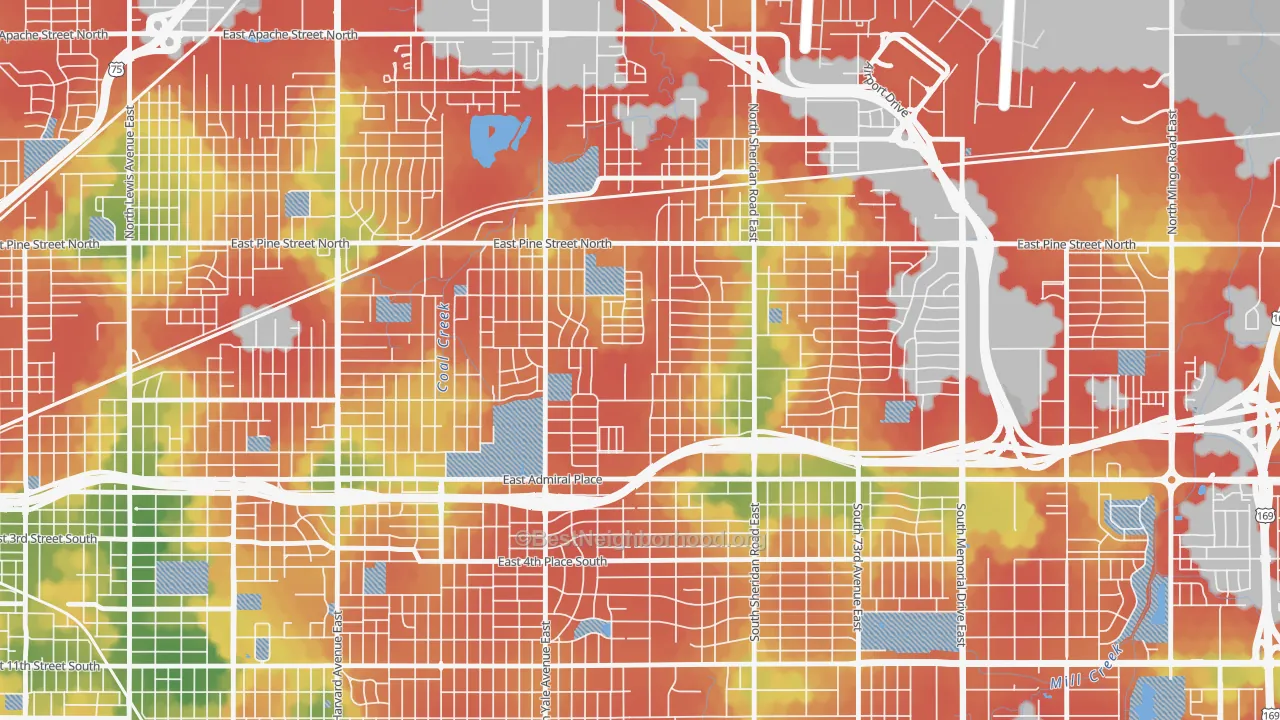 Walk Grade map of Maxwell, Tulsa, OK, walkable areas in green and car-dependent areas in red