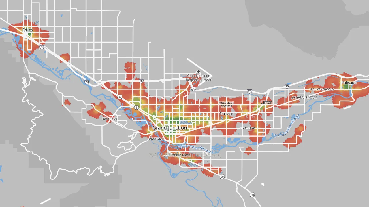 Walk Grade map of Mesa County, CO, walkable areas in green and car-dependent areas in red