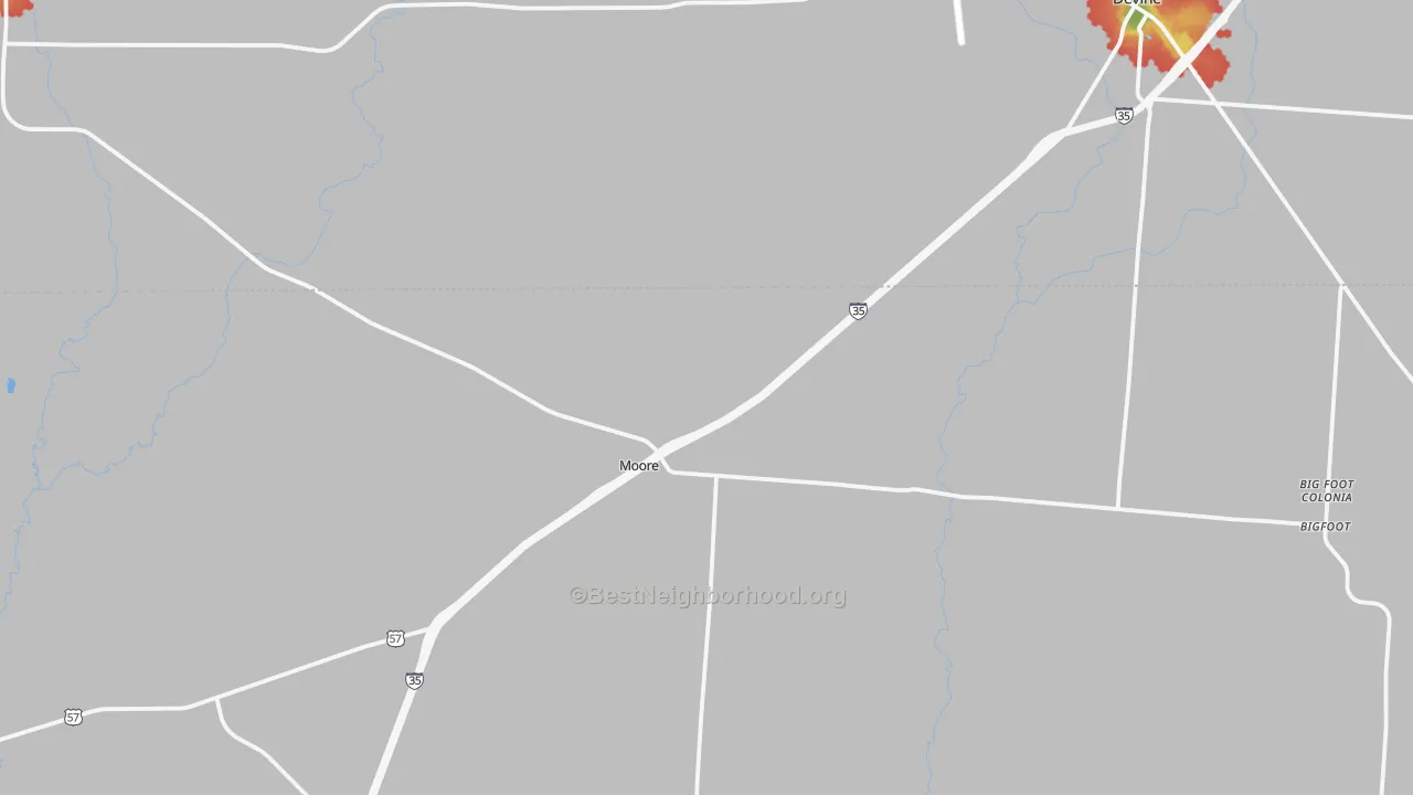 Walk Grade map of Moore, TX, walkable areas in green and car-dependent areas in red