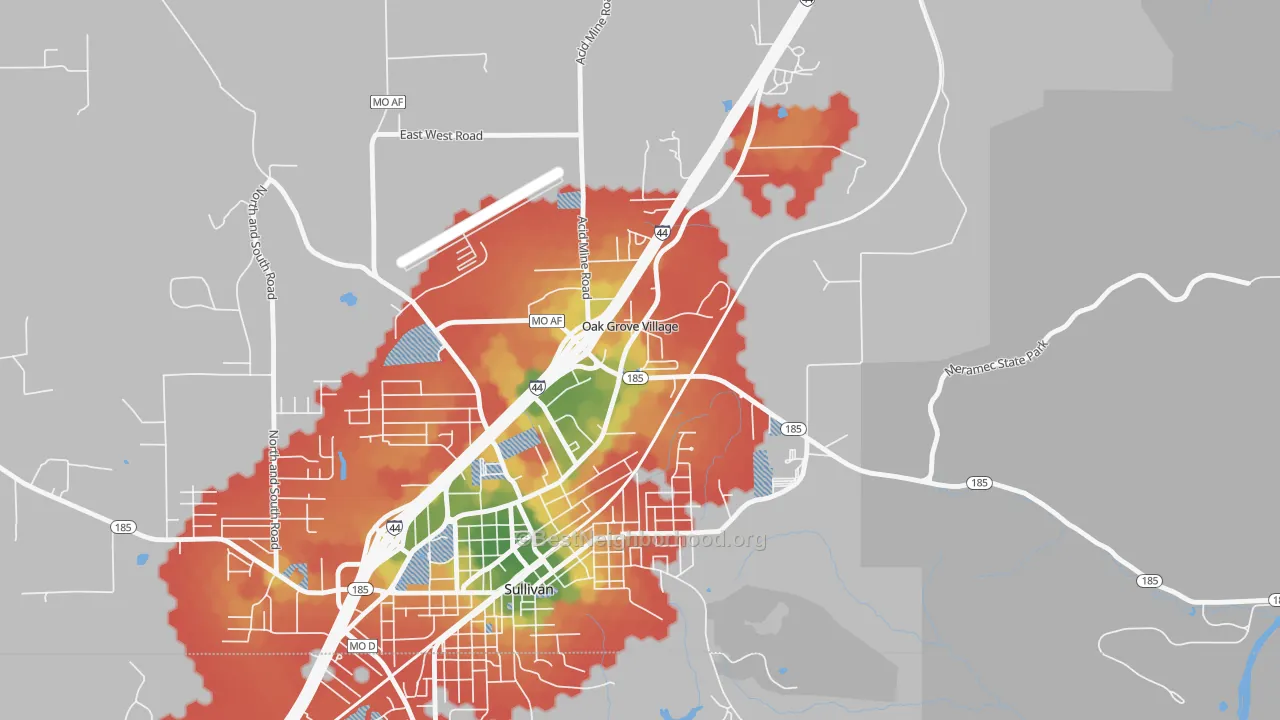 Walk Grade map of Oak Grove Village, MO, walkable areas in green and car-dependent areas in red
