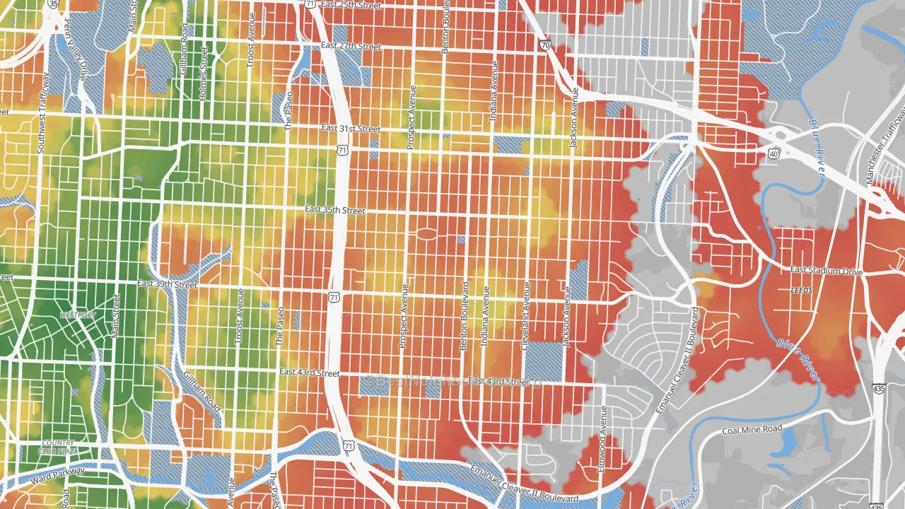 Walk Grade map of Oak Park Northwest, Kansas City, MO, walkable areas in green and car-dependent areas in red