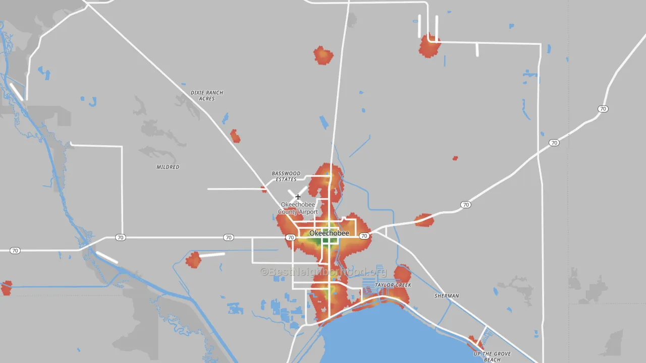 Walk Grade map of Okeechobee, FL, walkable areas in green and car-dependent areas in red
