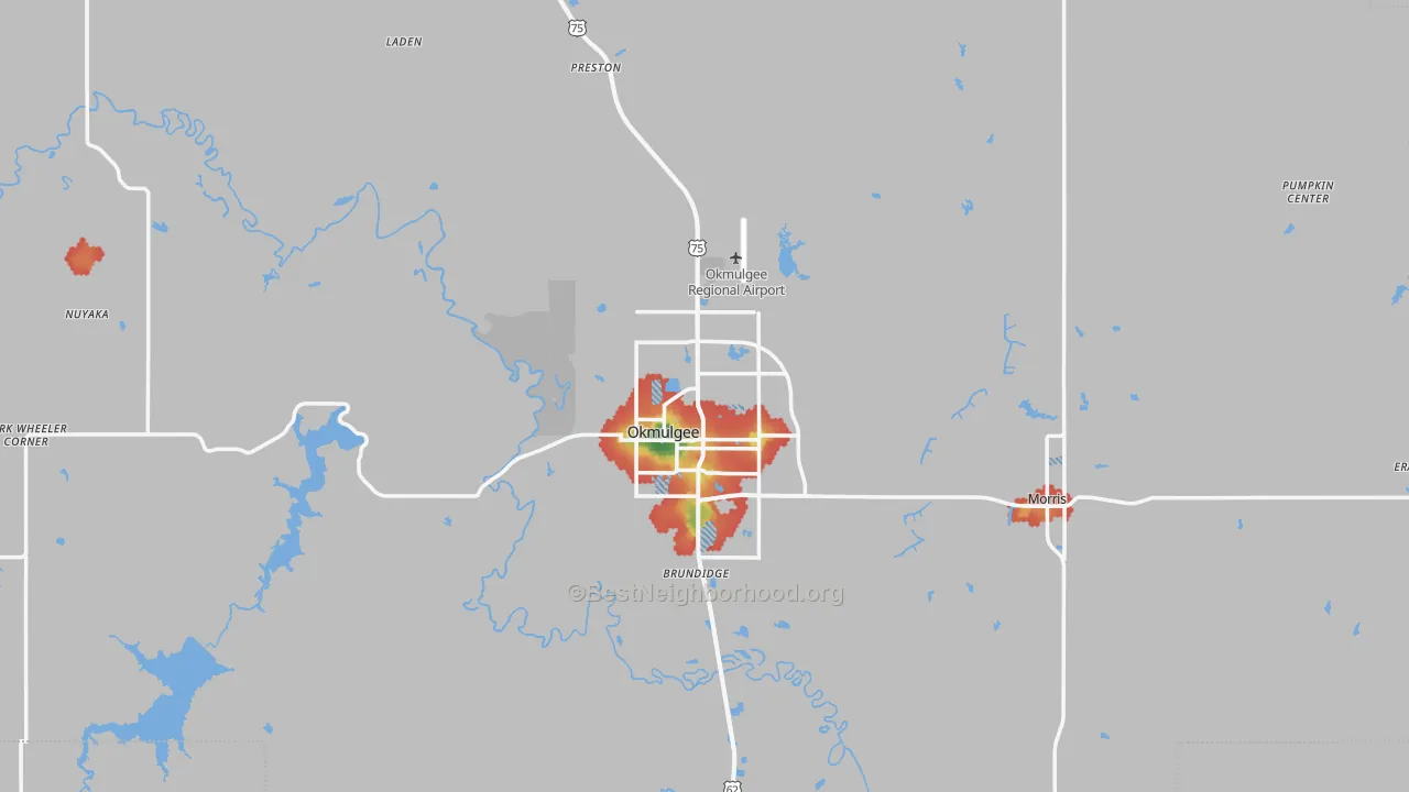 Walk Grade map of Okmulgee, OK, walkable areas in green and car-dependent areas in red