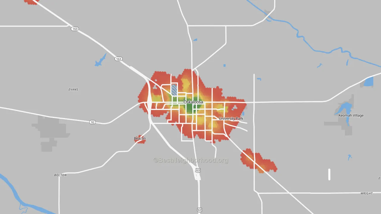 Walk Grade map of Oskaloosa, IA, walkable areas in green and car-dependent areas in red