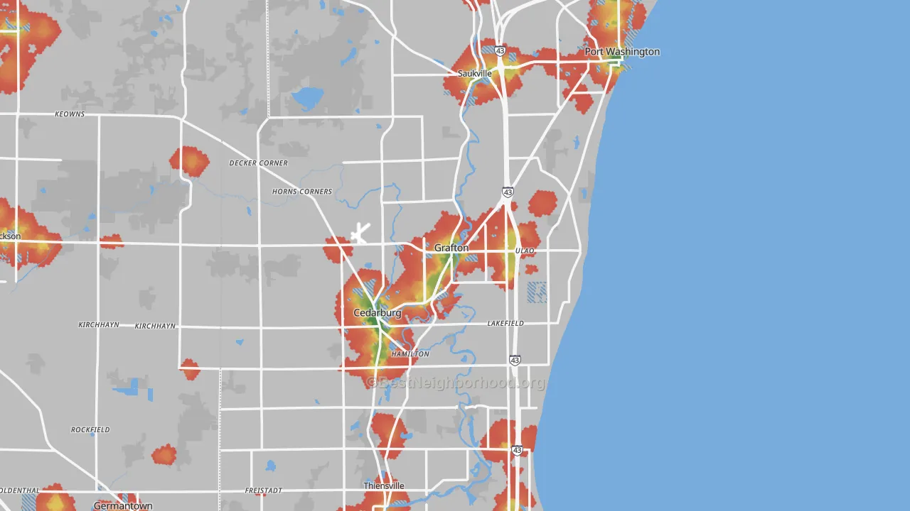 Walk Grade map of Ozaukee County, WI, walkable areas in green and car-dependent areas in red