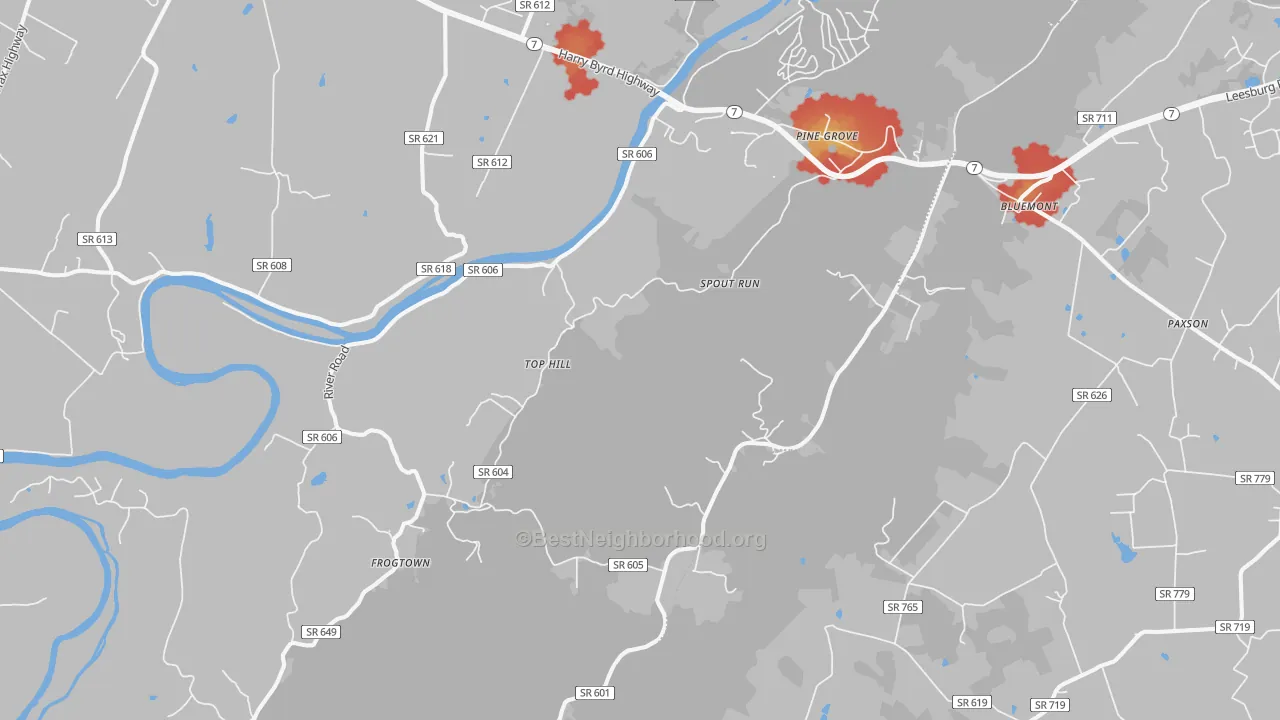 Walk Grade map of Paris, VA, walkable areas in green and car-dependent areas in red
