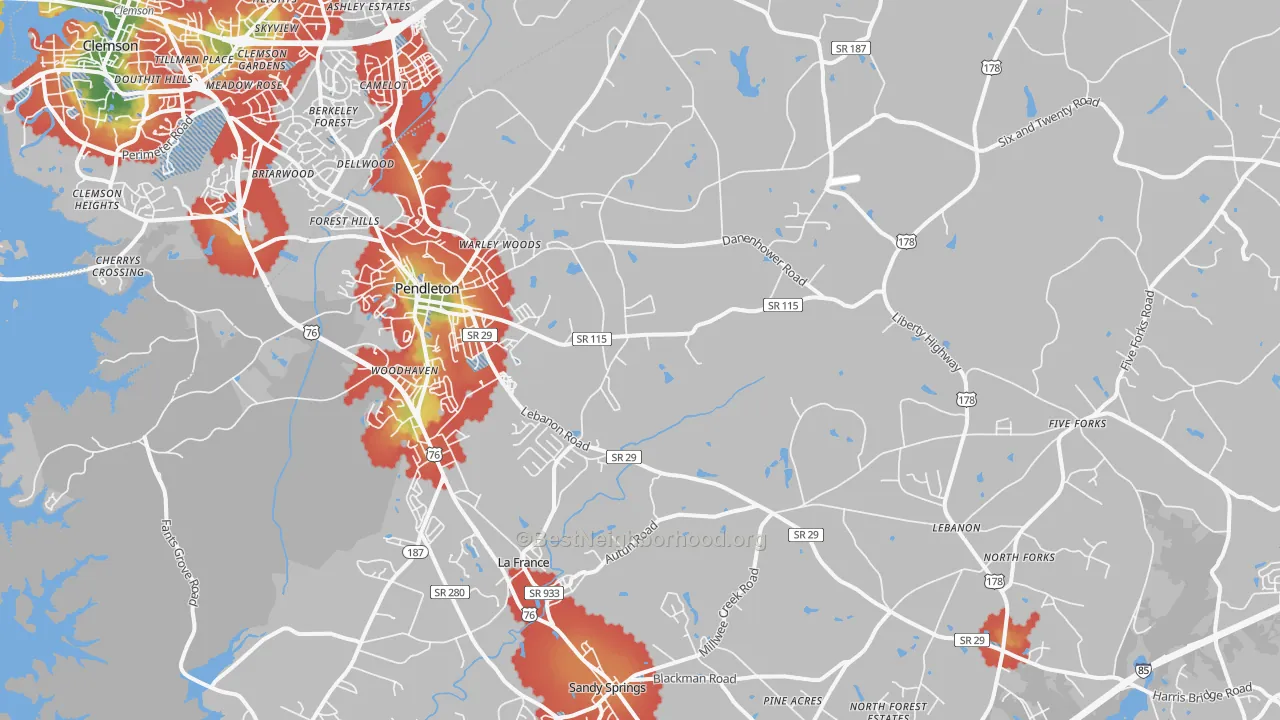 Walk Grade map of Pendleton, SC, walkable areas in green and car-dependent areas in red
