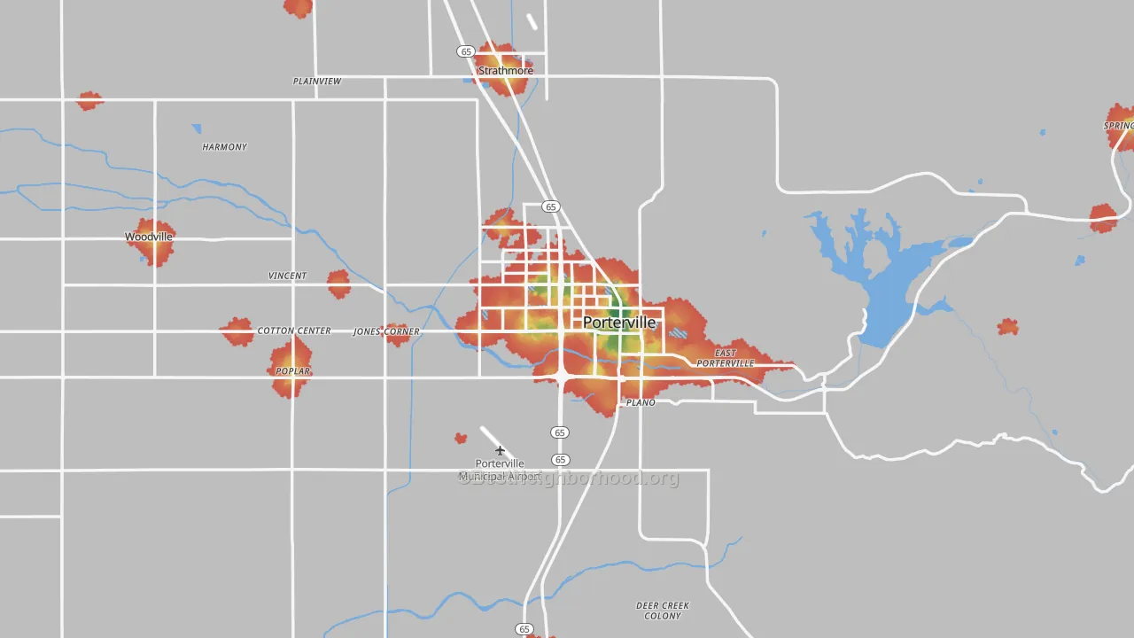 Walk Grade map of Porterville, CA, walkable areas in green and car-dependent areas in red