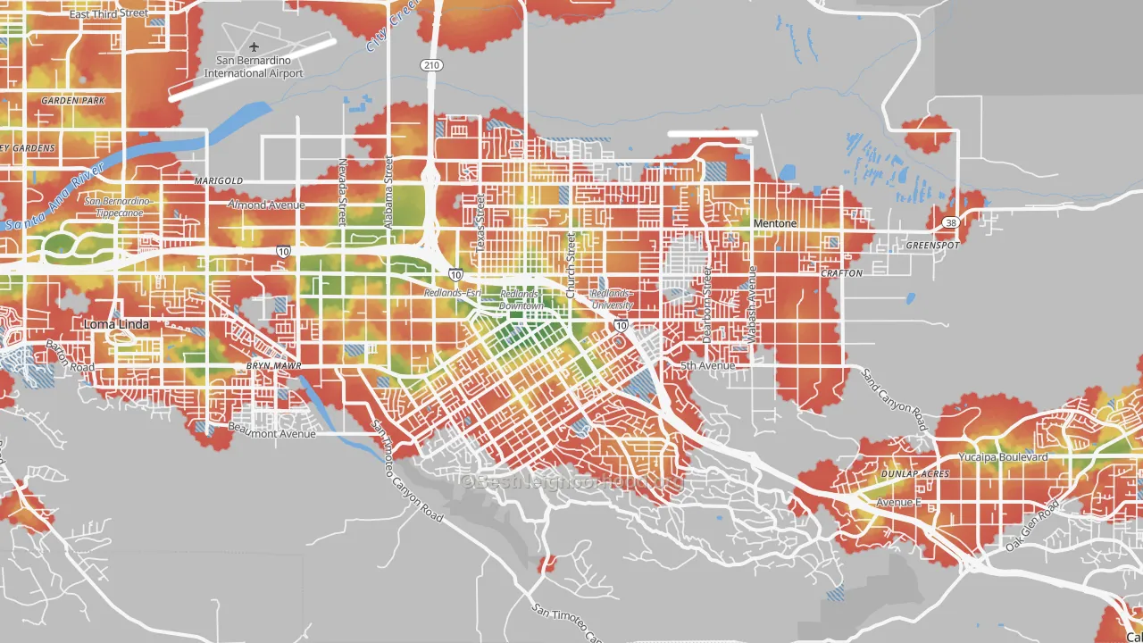 Walk Grade map of Redlands, CA, walkable areas in green and car-dependent areas in red