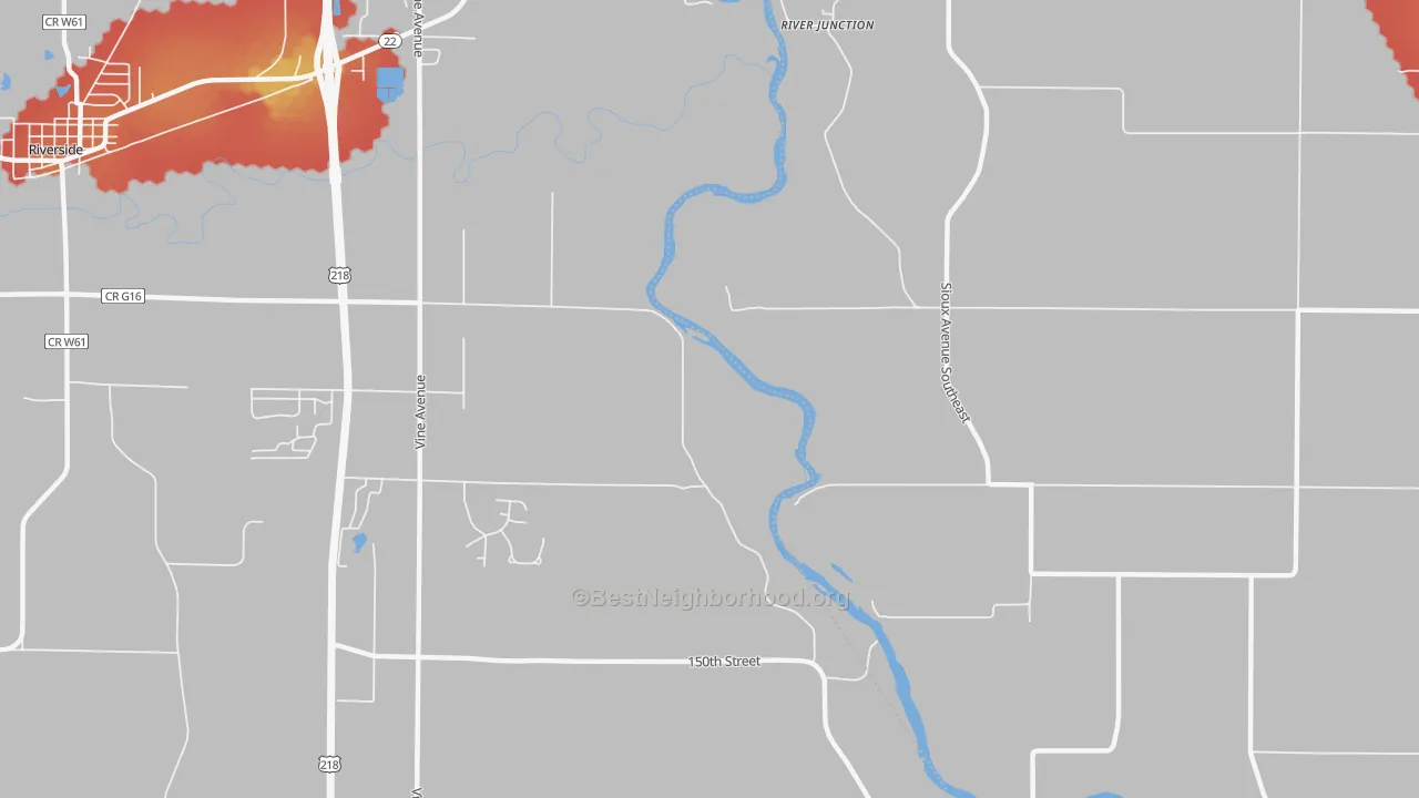 Walk Grade map of River Junction, IA, walkable areas in green and car-dependent areas in red