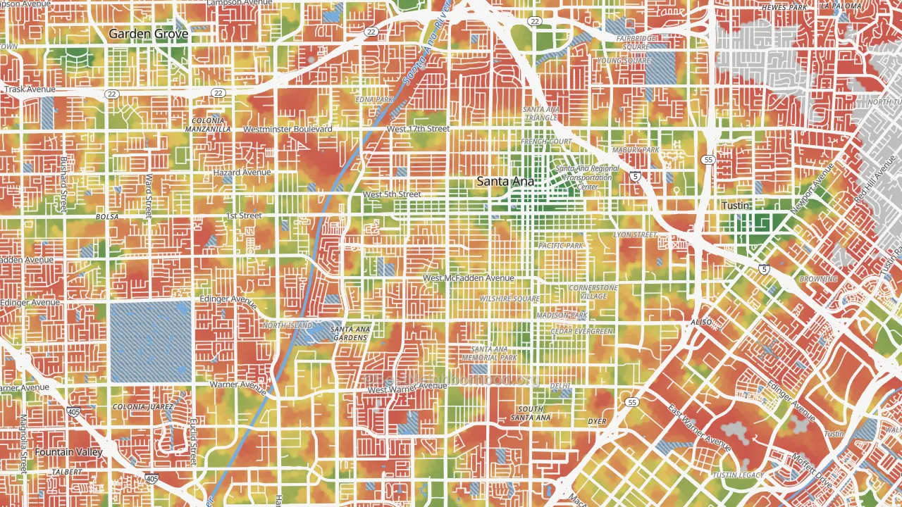 Walk Grade map of Santa Ana, CA, walkable areas in green and car-dependent areas in red