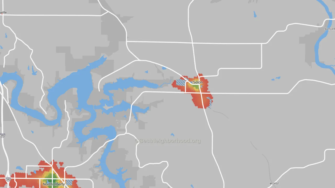 Walk Grade map of Solon, IA, walkable areas in green and car-dependent areas in red