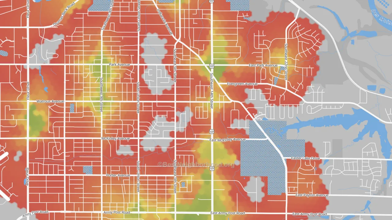 Walk Grade map of South Park, Des Moines, IA, walkable areas in green and car-dependent areas in red
