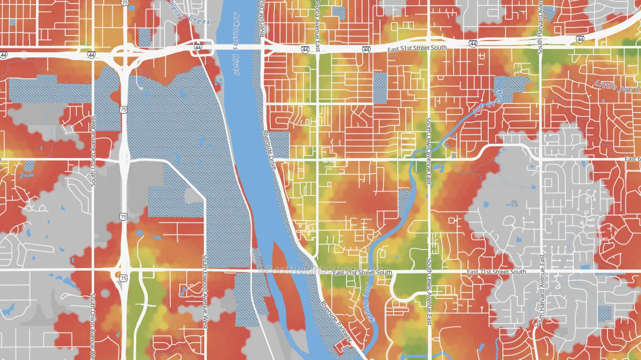 Walk Grade map of South Peoria, Tulsa, OK, walkable areas in green and car-dependent areas in red