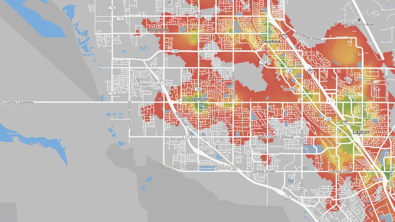 Walk Grade map of Syracuse, UT, walkable areas in green and car-dependent areas in red