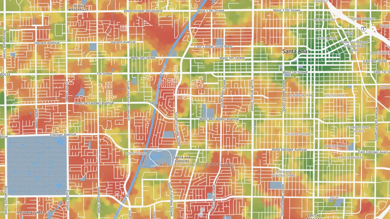 Walk Grade map of Townsend-Raitt, Santa Ana, CA, walkable areas in green and car-dependent areas in red