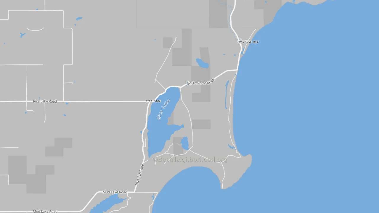 Walk Grade map of Traverse Bay, MI, walkable areas in green and car-dependent areas in red