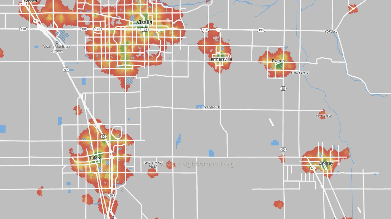 Walk Grade map of Tulare County, CA, walkable areas in green and car-dependent areas in red