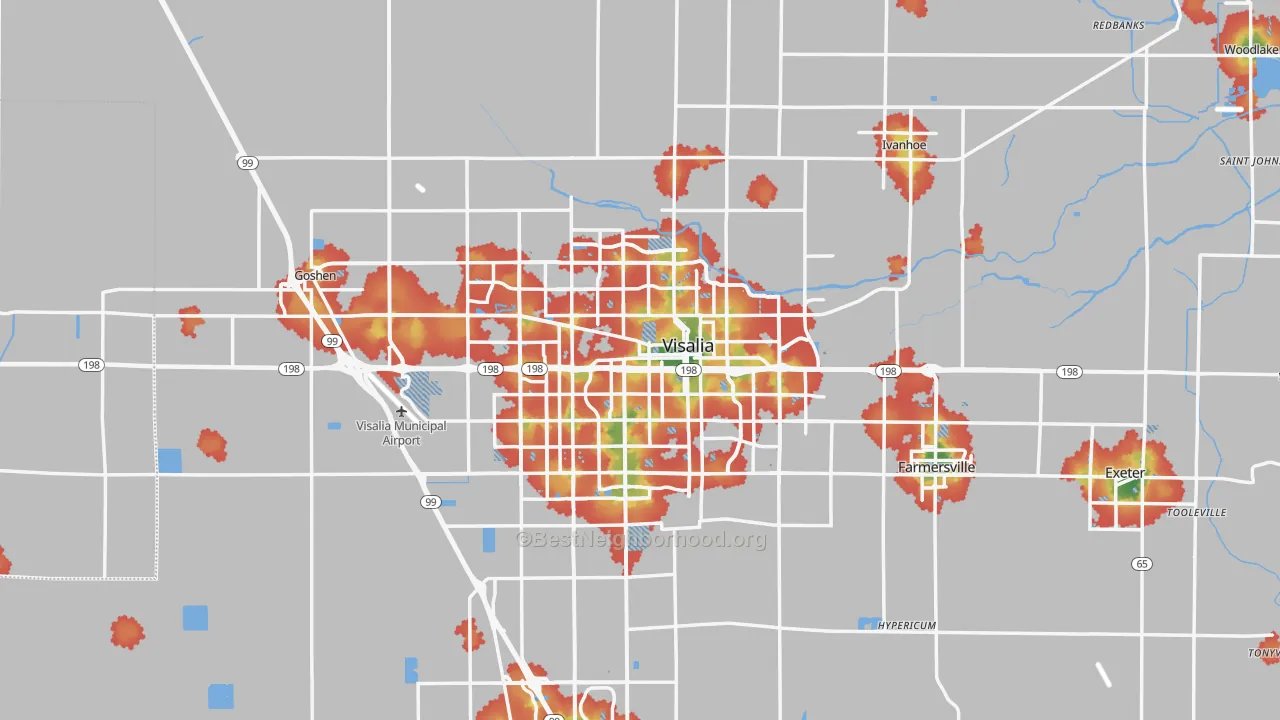 Walk Grade map of Visalia, CA, walkable areas in green and car-dependent areas in red