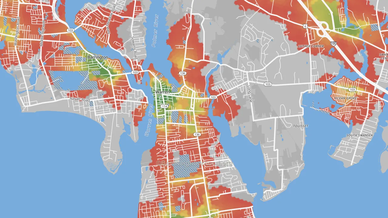 Walk Grade map of Warren, RI, walkable areas in green and car-dependent areas in red