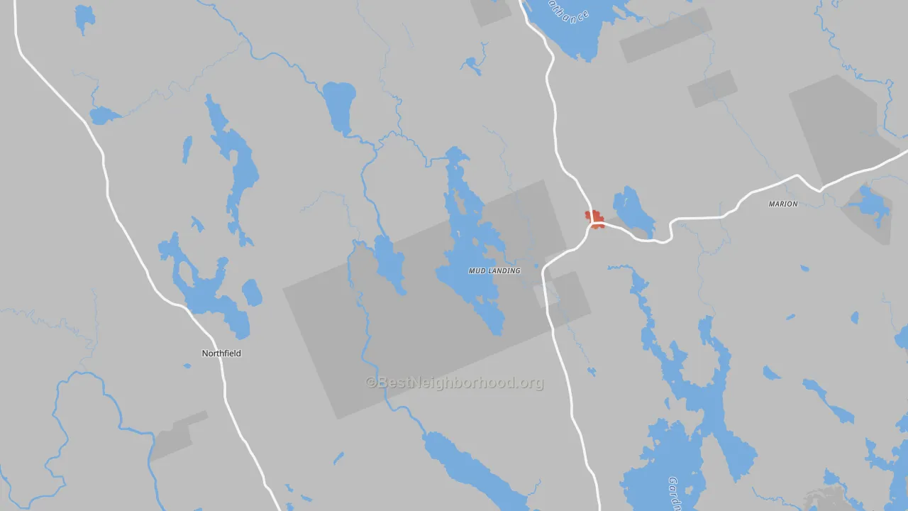 Walk Grade map of Washington County, ME, walkable areas in green and car-dependent areas in red