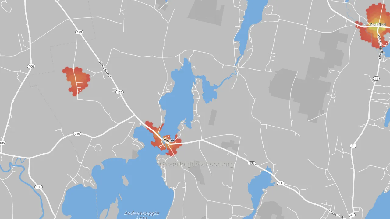 Walk Grade map of Wayne, ME, walkable areas in green and car-dependent areas in red