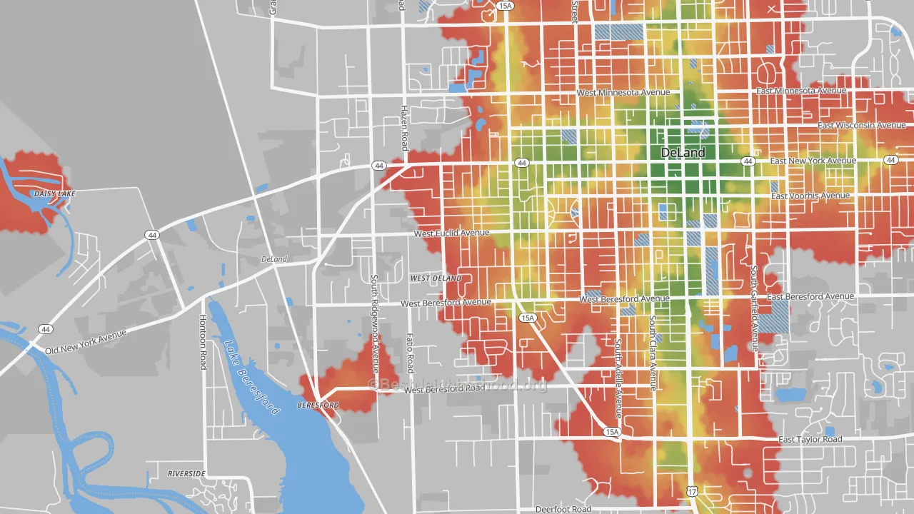 Walk Grade map of West DeLand, FL, walkable areas in green and car-dependent areas in red