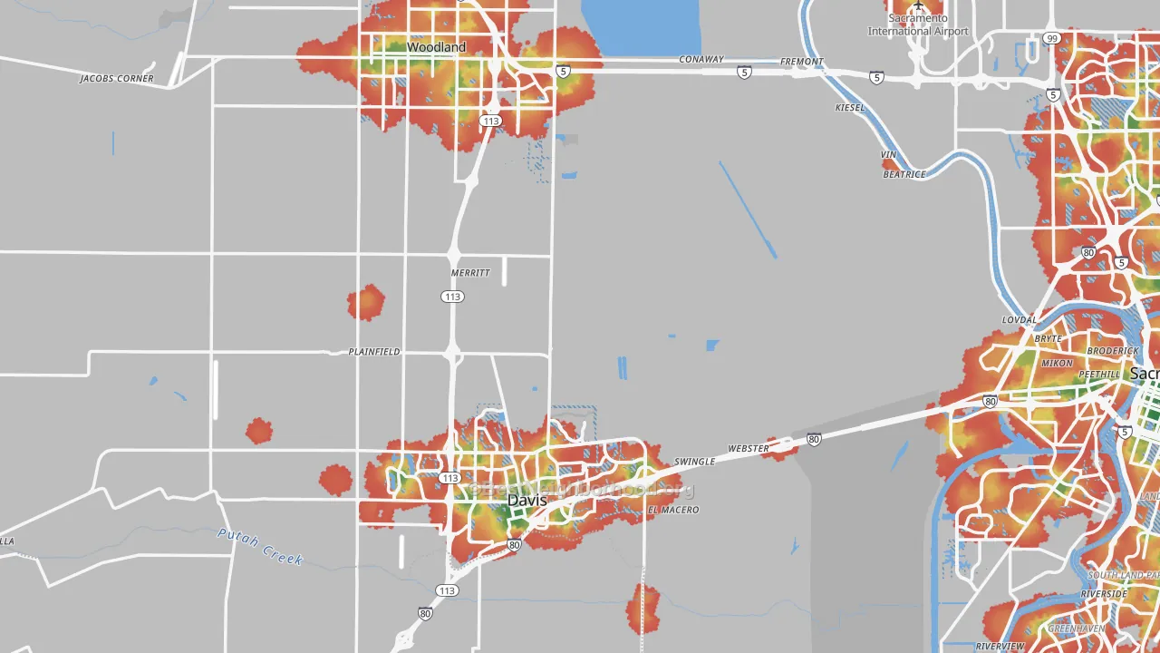 Walk Grade map of Yolo County, CA, walkable areas in green and car-dependent areas in red