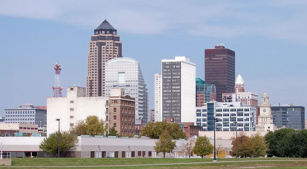 Downtown Des Moines, Iowa as viewed from the south. Photographed from the south bank of the Raccoon River.