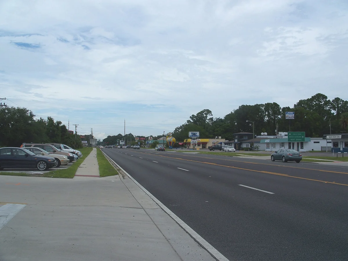 Homosassa Springs, Florida : U.S. Route 98, looking north from in front of Homosassa Springs Wildlife State Park
